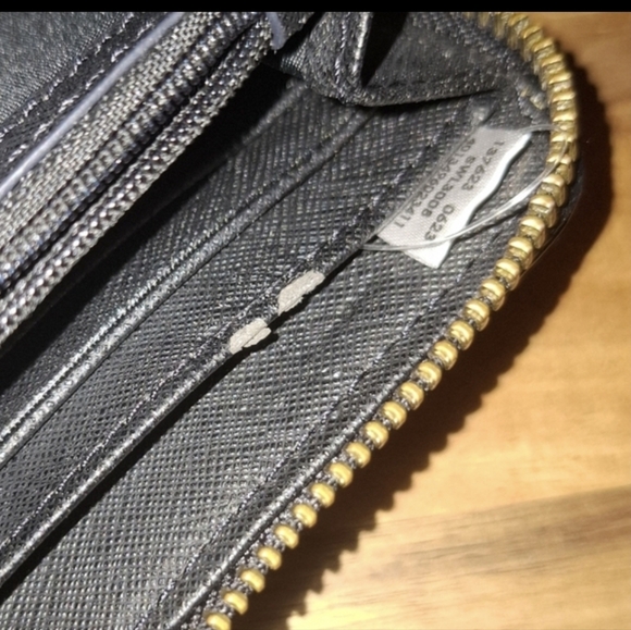 Fossil Black Leather Wallet - Picture 4 of 9